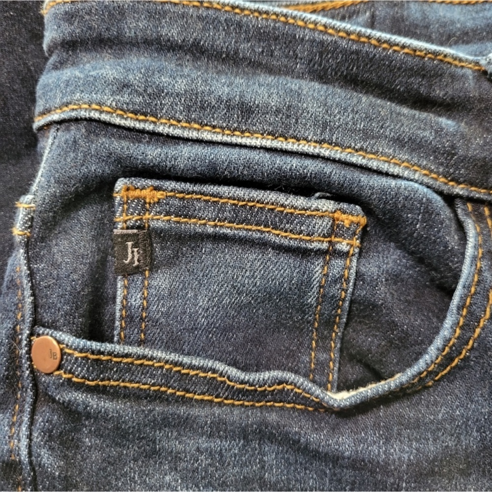Judy Blue Size 13/31 Whiskered Dark Wash Bootcut Jeans~Frayed Hem~like New! - Picture 10 of 13